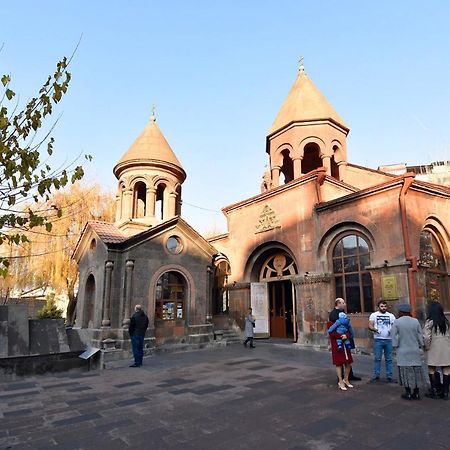 Hotel In Center Of Ереван Экстерьер фото